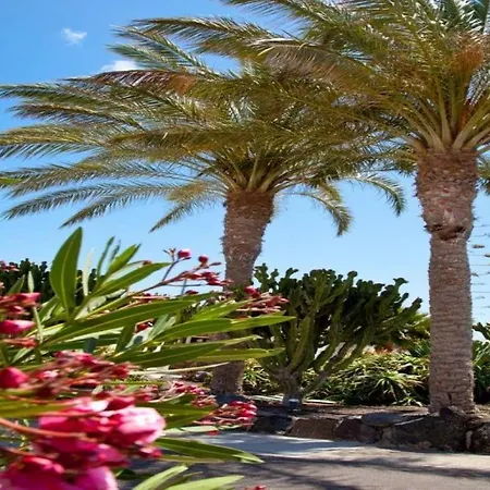 Villa Playa Blanca Sleeps 4 Pool Wifi