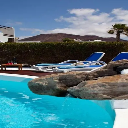 Villa Playa Blanca Sleeps 4 Pool Wifi